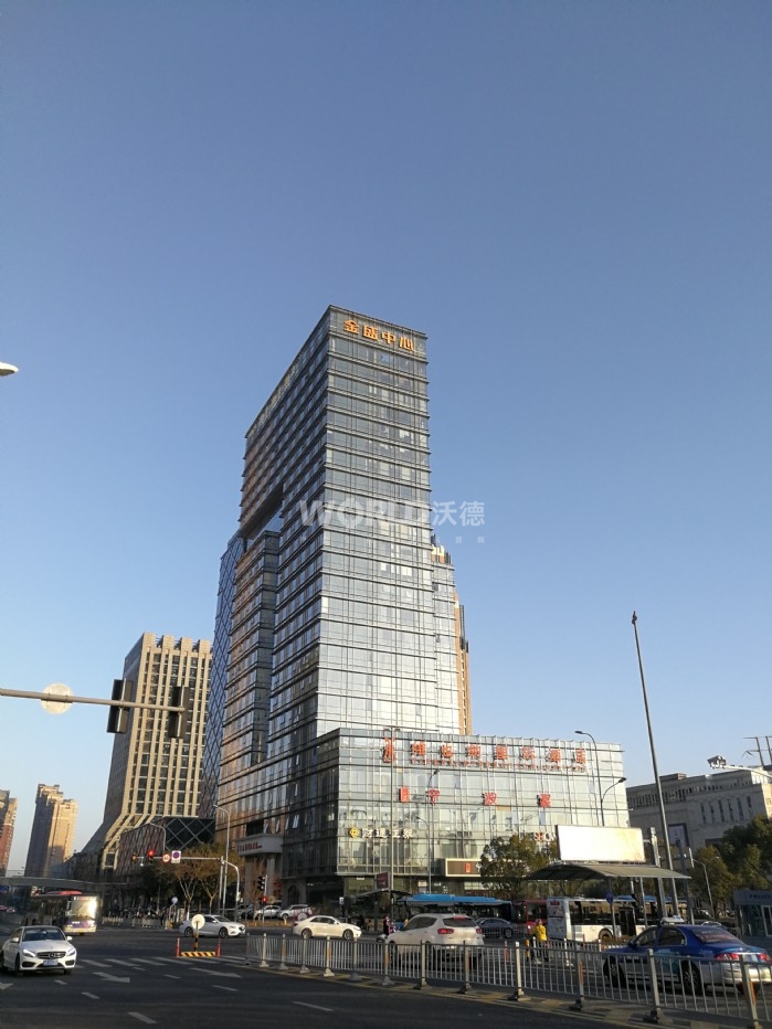金盛中心1大通间+1隔间77方出租